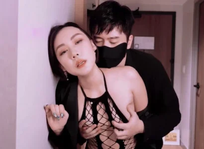Người vợ bán thân cho sếp để lấy tiền trả nợ cho chồng