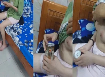 Cô gái mới lớn và âu yếm trong nhà nghỉ